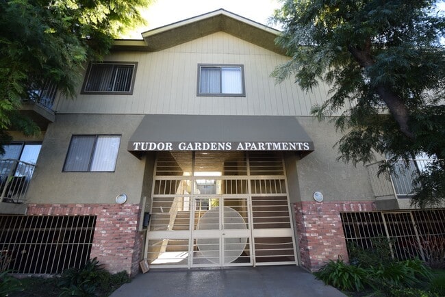 Building Photo - 15128 Burbank Blvd Rental