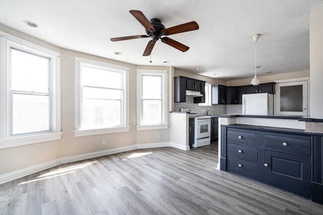 Photo - 3315 N Holton St