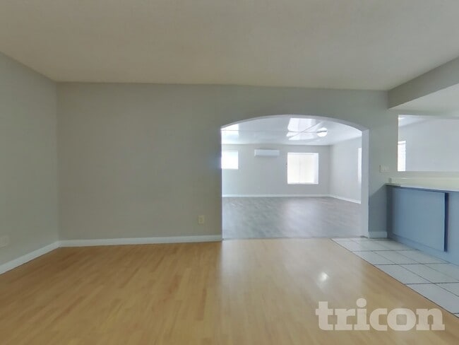 Photo - 3613 W Oakland St