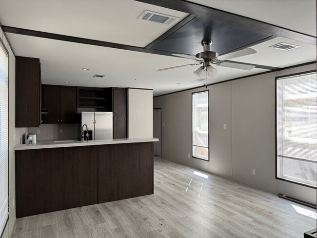 Photo - 1702 Dakota Trce