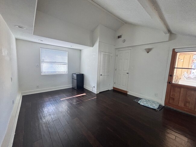7536 Lasaine Ave Unit Studio