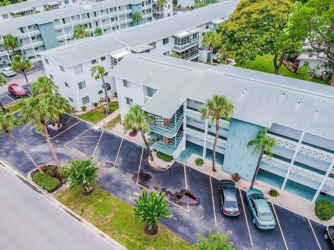 Building Photo - 1815 Sunny Dr Unit E21