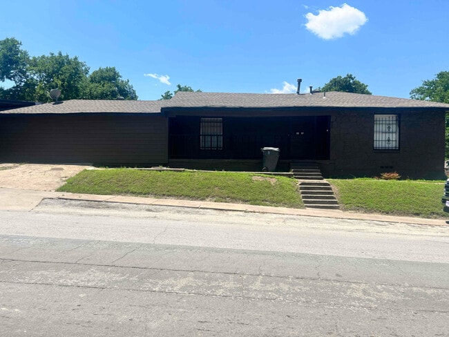 Photo - 2105 S Ewing Ave Casa