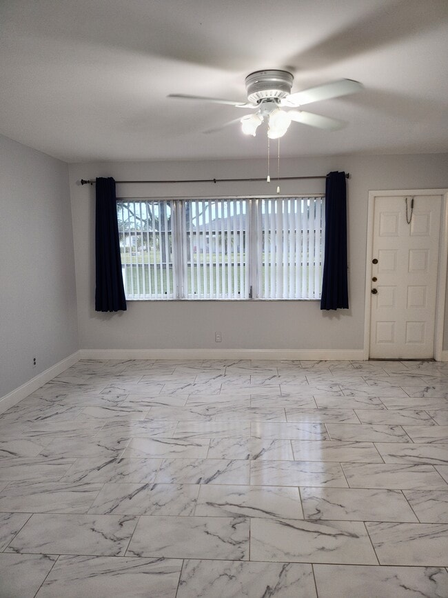 Photo - 5433 Lakefront Blvd Unit APT B