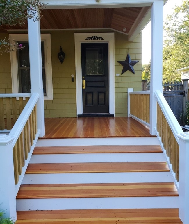 Entrance way (front door) - 78 S Carll Ave Unit 2