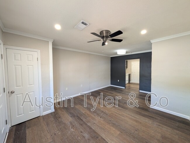 Photo - 2998A Smith St