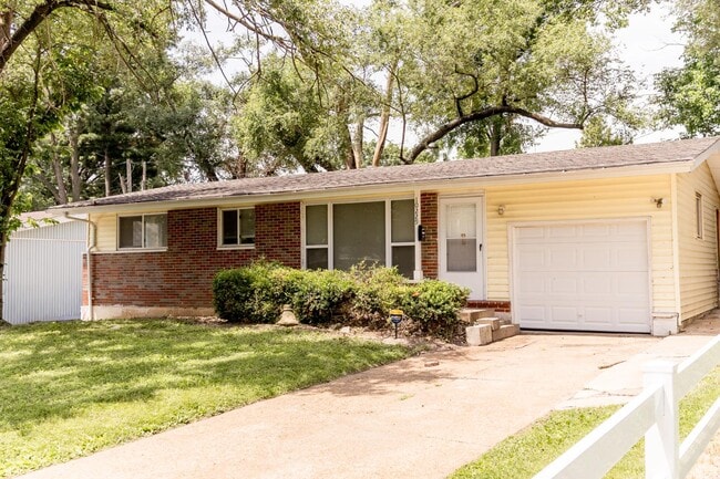 Building Photo - 10229 Edgefield Dr