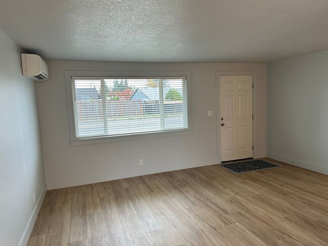 Photo - Beautifully updated 2 bed/1bath duplex in ...