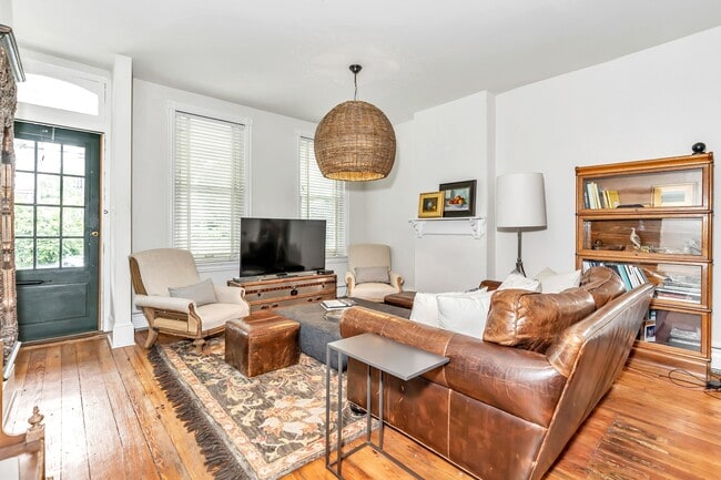 Photo - 2454 W 16th St