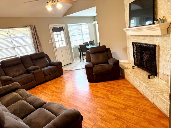 Photo - 4808 Fairhaven St