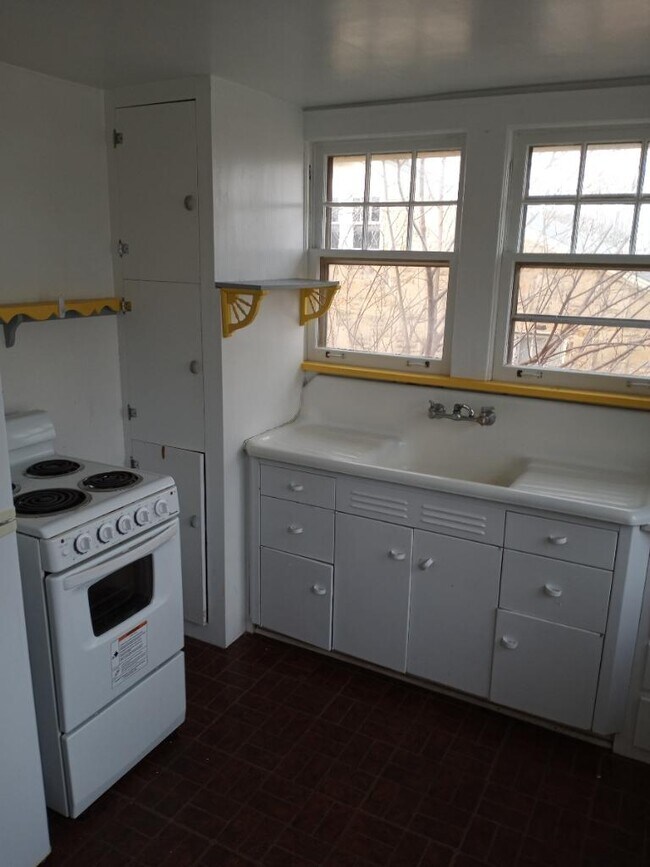 609 North Wall Avenue Townhome Townhome Rental in Joplin MO