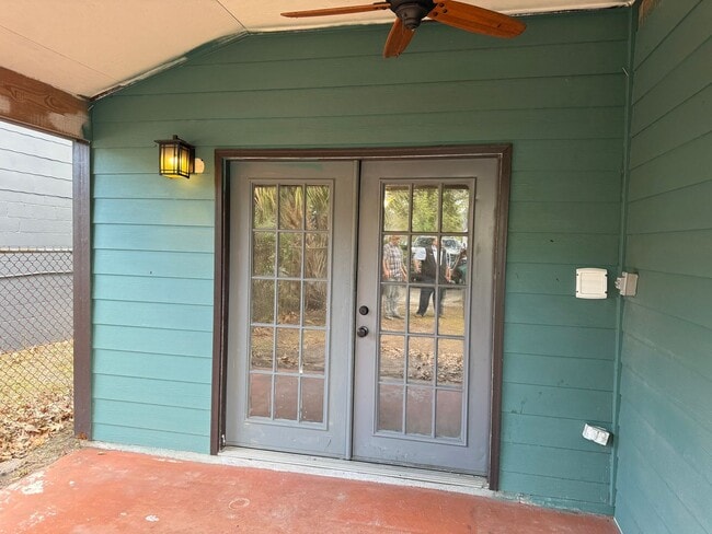 Building Photo - MOVE IN READY!