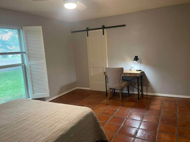 Photo - 712 Continental Dr