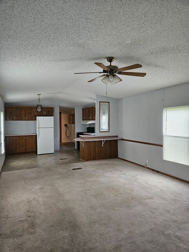Photo - 2 Bedroom, 2 Bath Mobile Home in Yorktowne, Winchester!