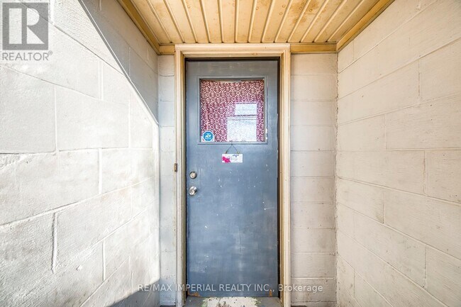 Photo - 11 Queensbury Dr