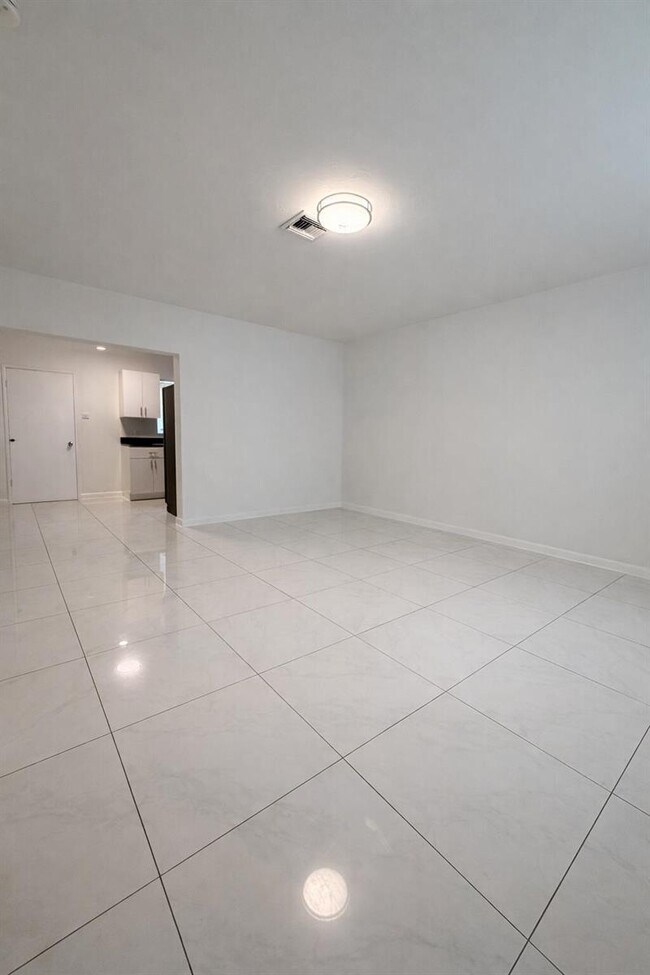 Photo - 1942-1946 Funston St Unit 1-5