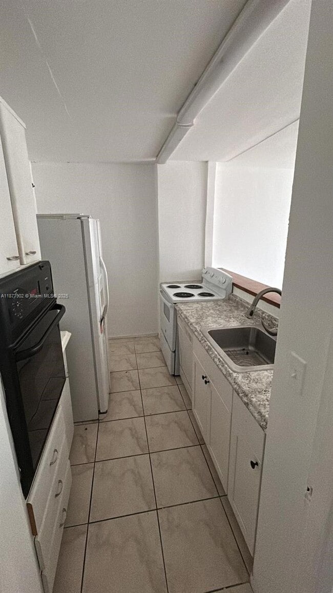 Building Photo - 7545 E Treasure Dr Unit 4D Rental