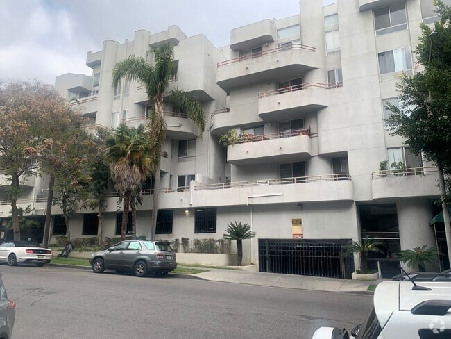Building Photo - 500 S Berendo St Unit Condominium