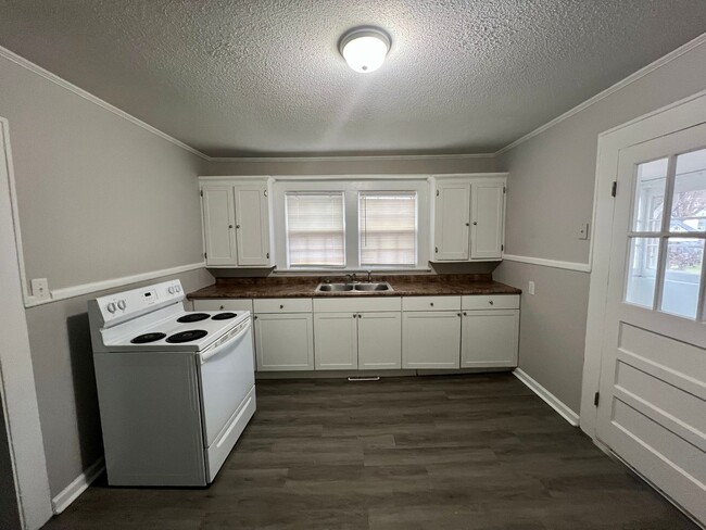 Photo - Three bedroom, 1 bath house in Burlington