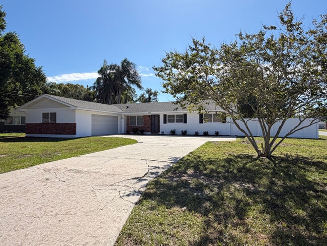 Building Photo - 1500 Ave E NE