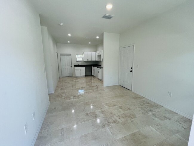 Photo - 3507 Sunshine Blvd N