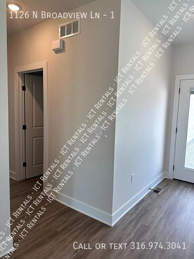 Photo - 1126 N Broadview Ln