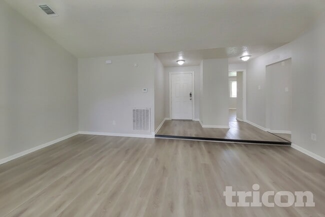 Photo - 1391 Tenderden Dr