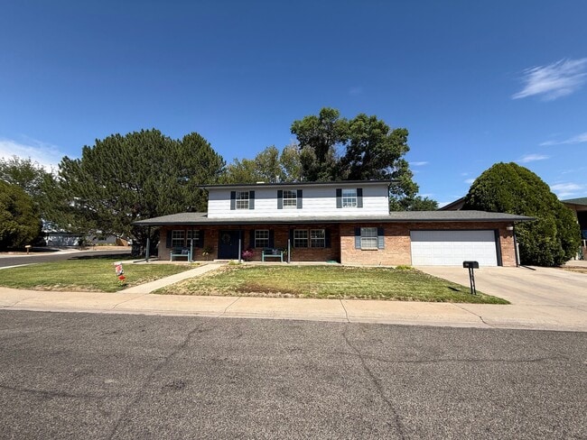 Building Photo - 2714 8th Ct
