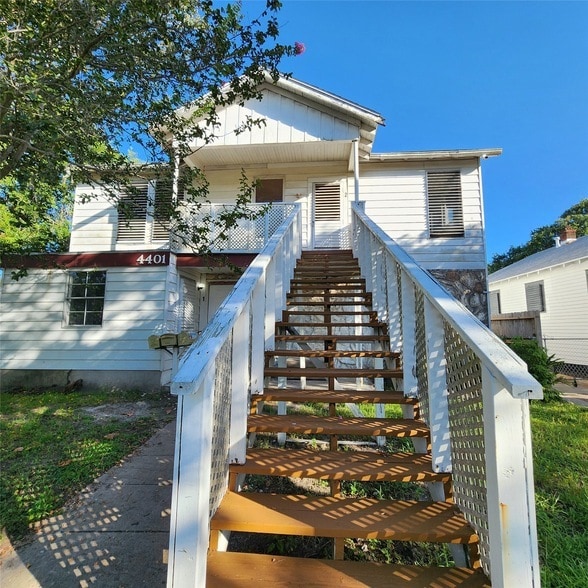 Building Photo - 4401 Ave Q 1/2 Unit 2