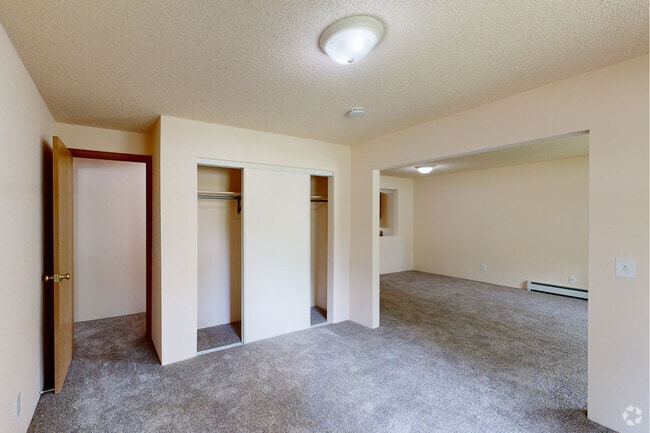 2BR, 2BA - 1,065SF