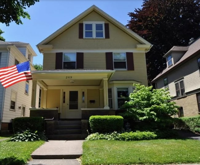 Building Photo - 4-Bedroom Single Family Home in the Desirable Park Ave Area!