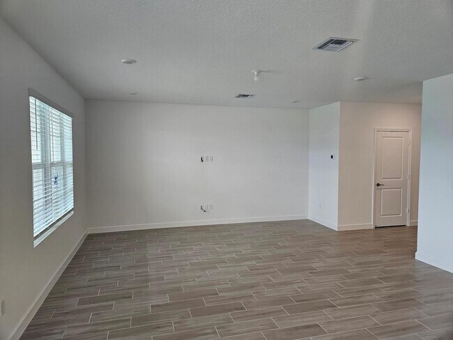 Photo - 19576 Whispering Crk Rd