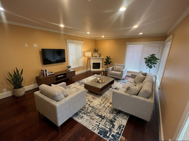 Photo - 10801 Beverly Ave
