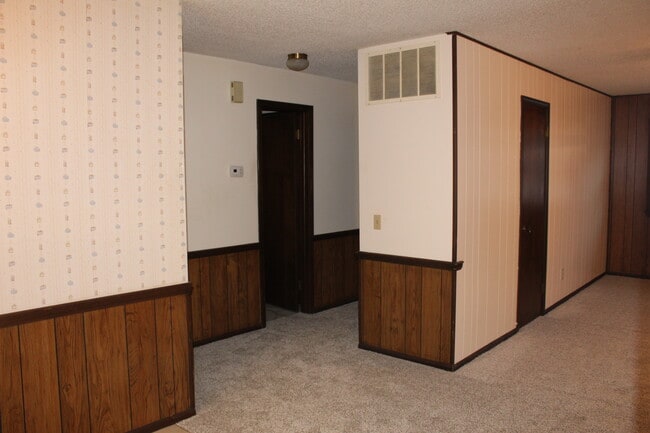 Hallway - 2252 W Twin Acres Ct