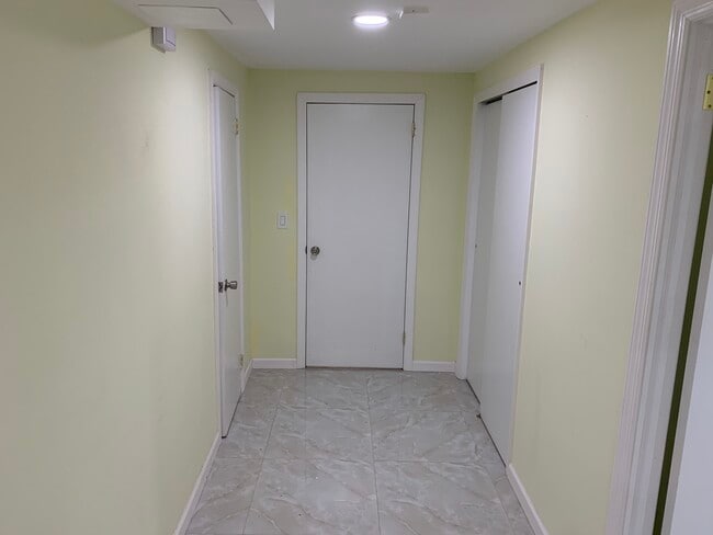 Photo - 6915 171st St Unit Basement, 1 Bedroom