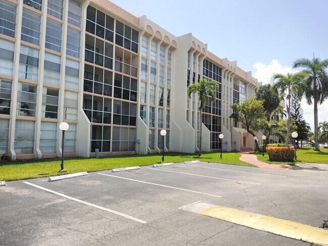 Building Photo - 851 Three Islands Boulevard Unit 205 Rental