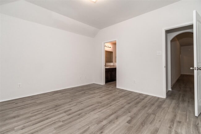 Photo - 17466 Linthorne St