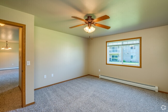 1 BR, 1 BA - 935SF