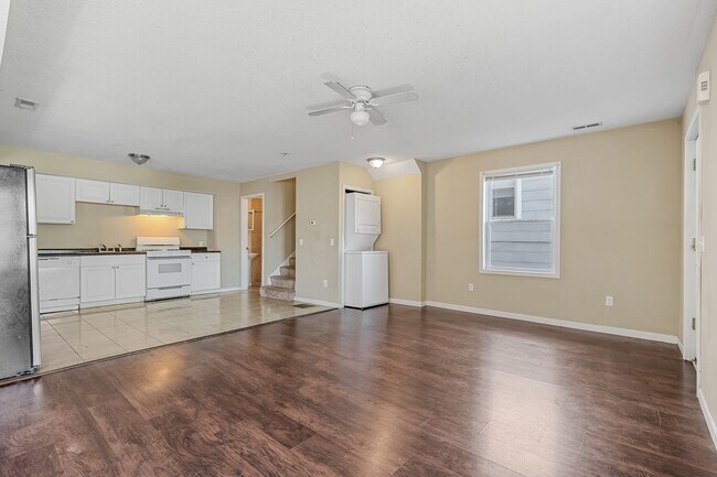 Photo - 629 SE Oak St Unit 2