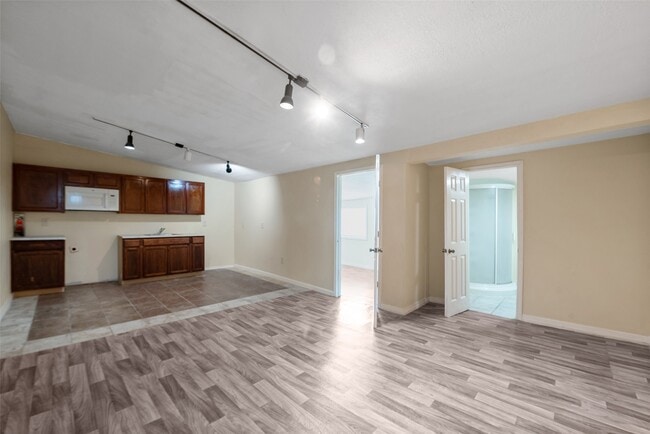 Building Photo - 1614 Ryon St Unit B Rental