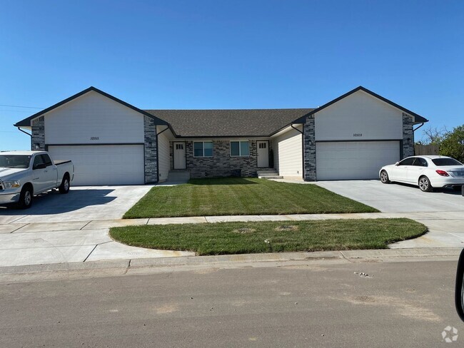 Building Photo - 10511 E Conifer St Rental