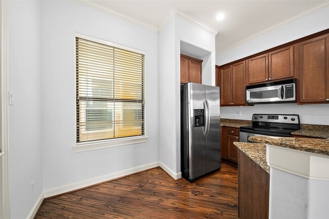 Building Photo - 202 McGowen St Unit F