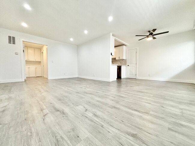 5311 Hermitage Ave.