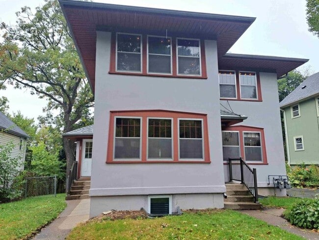 Building Photo - 210 Warwick St SE Unit 1