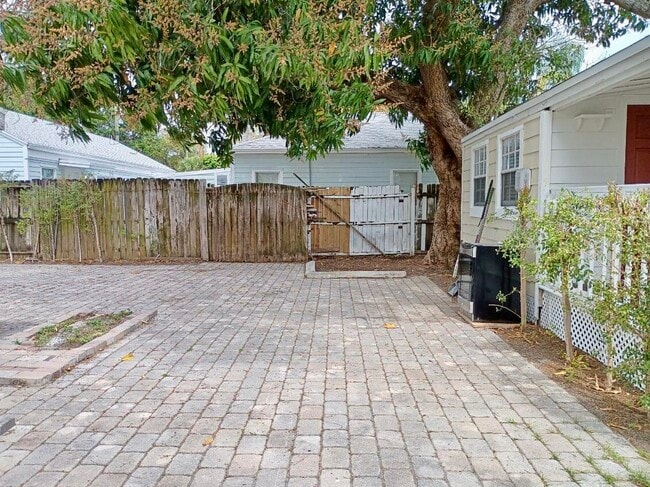 Photo - 205 S Federal Hwy