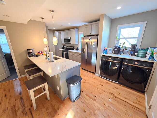 Building Photo - 1 Theriault Ct Unit 1