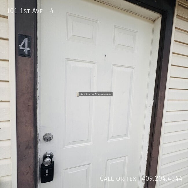 Building Photo - 101 1st Ave Unit 4