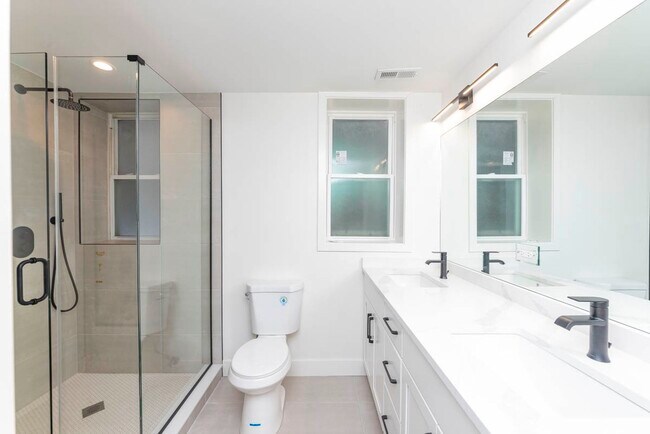 Photo - 2825 N Rockwell St Unit G