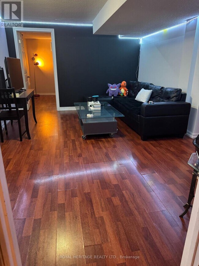 Photo - 586 Creekview Cir