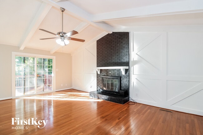 Photo - 4923 Shady Pine Dr